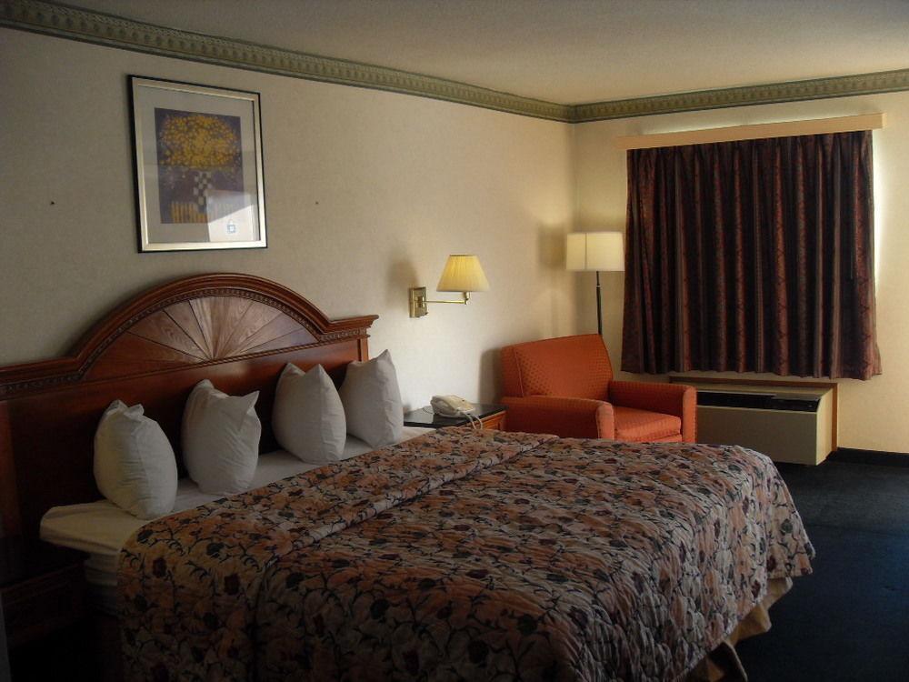 Days Inn By Wyndham Maumee/Toledo Extérieur photo
