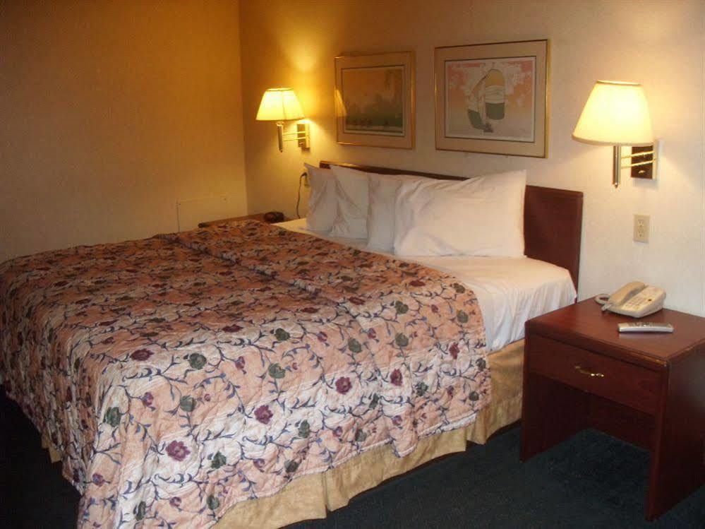 Days Inn By Wyndham Maumee/Toledo Extérieur photo